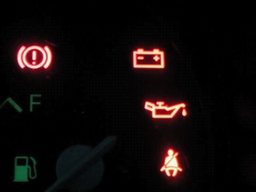 バッテリー警告灯がついたら 車検 板金塗装 修理 中古車の格安店 アクセスモーターサービス