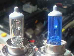 ヘッドライトの青色バルブ画像