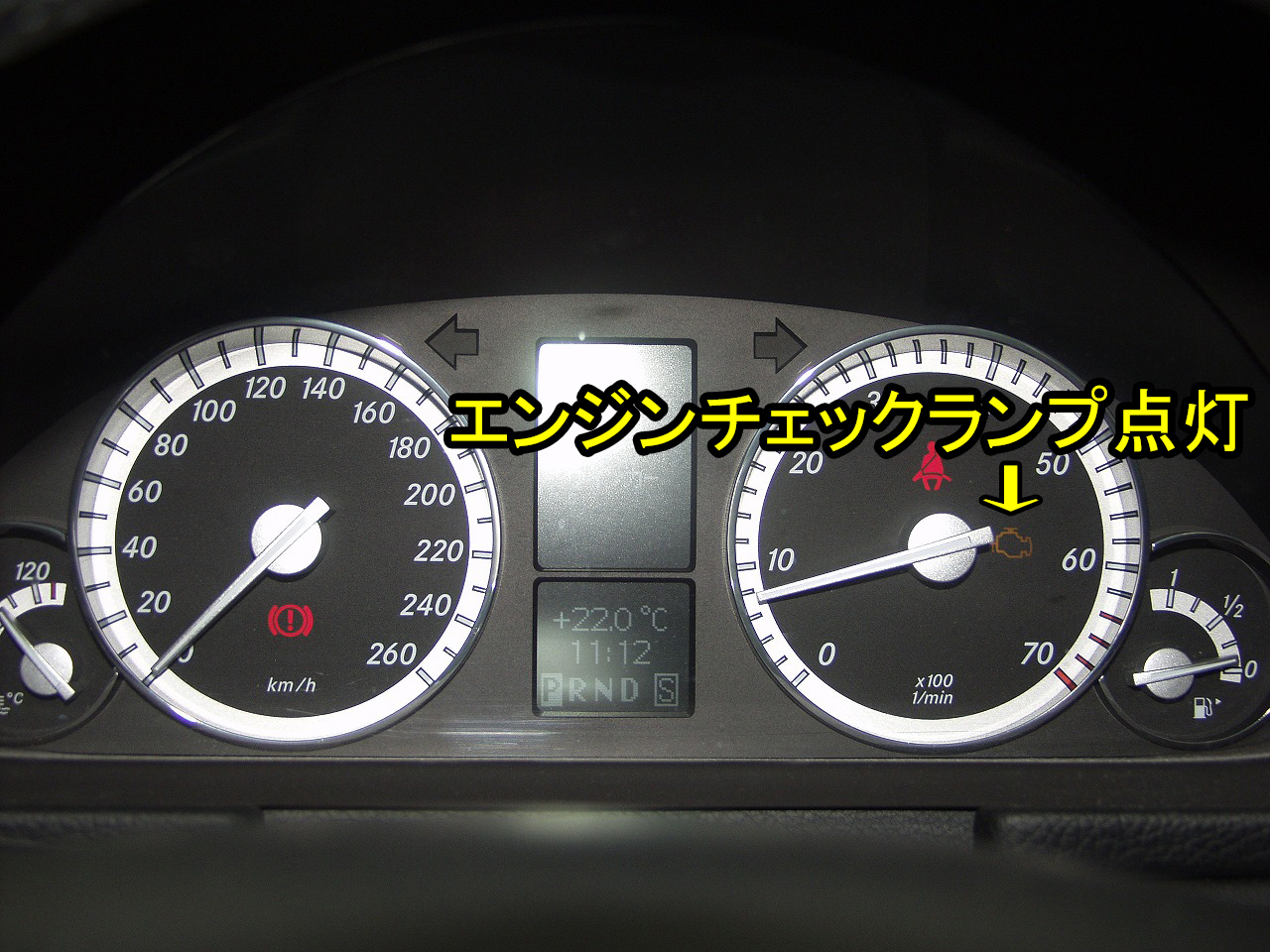 ベンツW203C230のエンジンチェックランプが点灯してエンジンの調子も悪い状態です。